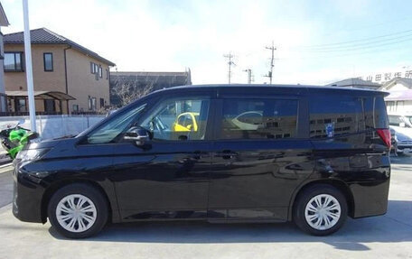 Toyota Noah, 2023 год, 3 530 000 рублей, 4 фотография