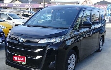Toyota Noah, 2023 год, 3 530 000 рублей, 2 фотография