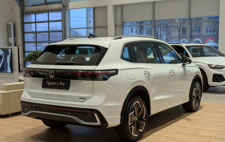 Volkswagen Tiguan, 2024 год, 5 540 000 рублей, 4 фотография