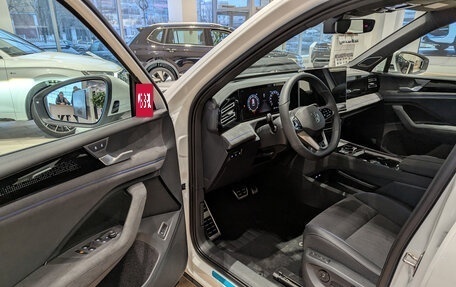 Volkswagen Tiguan, 2024 год, 5 540 000 рублей, 8 фотография