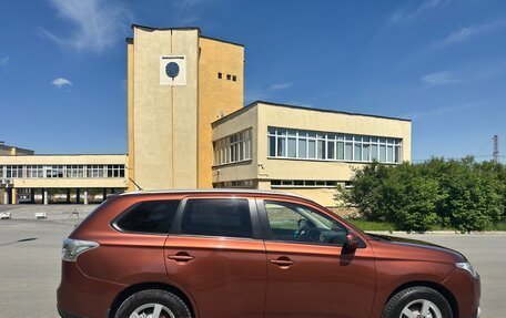 Mitsubishi Outlander III рестайлинг 3, 2013 год, 1 175 000 рублей, 4 фотография