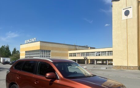 Mitsubishi Outlander III рестайлинг 3, 2013 год, 1 175 000 рублей, 3 фотография