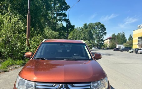 Mitsubishi Outlander III рестайлинг 3, 2013 год, 1 175 000 рублей, 2 фотография
