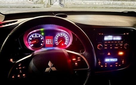 Mitsubishi Outlander III рестайлинг 3, 2013 год, 1 175 000 рублей, 9 фотография