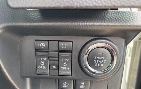 Toyota Roomy I, 2022 год, 830 000 рублей, 21 фотография