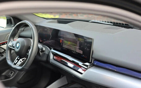 BMW 5 серия, 2025 год, 7 210 000 рублей, 6 фотография