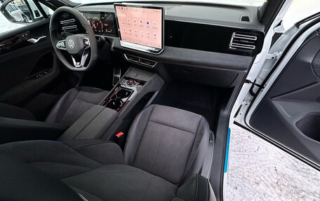 Volkswagen Tiguan, 2024 год, 5 990 000 рублей, 9 фотография