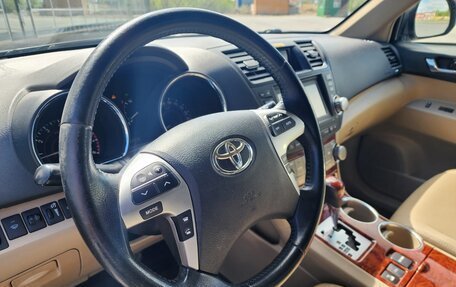 Toyota Highlander III, 2011 год, 1 849 000 рублей, 9 фотография