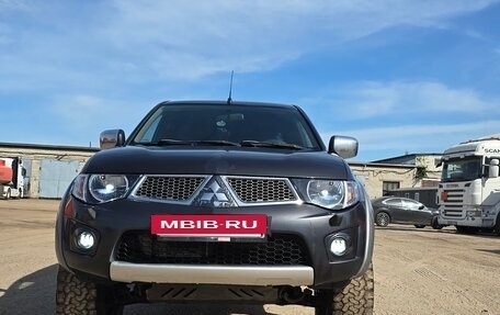 Mitsubishi L200 IV рестайлинг, 2013 год, 1 600 000 рублей, 4 фотография