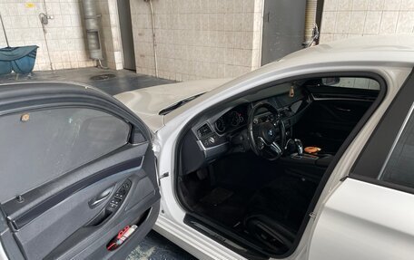 BMW 5 серия, 2016 год, 1 800 000 рублей, 4 фотография
