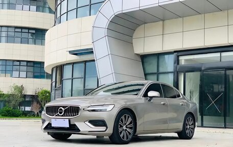 Volvo S60 III, 2022 год, 2 600 000 рублей, 1 фотография