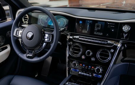 Rolls-Royce Cullinan, 2025 год, 76 000 000 рублей, 19 фотография