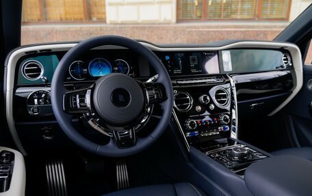 Rolls-Royce Cullinan, 2025 год, 76 000 000 рублей, 18 фотография