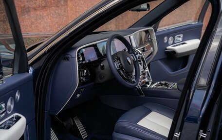 Rolls-Royce Cullinan, 2025 год, 76 000 000 рублей, 16 фотография