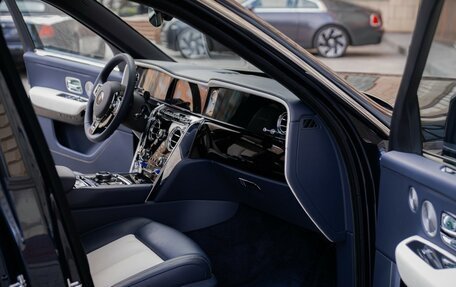 Rolls-Royce Cullinan, 2025 год, 76 000 000 рублей, 24 фотография