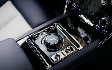 Rolls-Royce Cullinan, 2025 год, 76 000 000 рублей, 28 фотография
