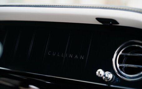 Rolls-Royce Cullinan, 2025 год, 76 000 000 рублей, 25 фотография