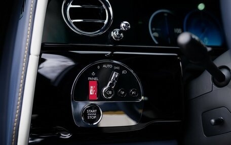 Rolls-Royce Cullinan, 2025 год, 76 000 000 рублей, 31 фотография