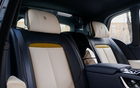 Rolls-Royce Cullinan, 2025 год, 76 000 000 рублей, 35 фотография