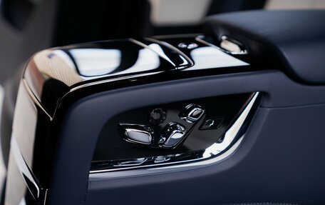 Rolls-Royce Cullinan, 2025 год, 76 000 000 рублей, 38 фотография