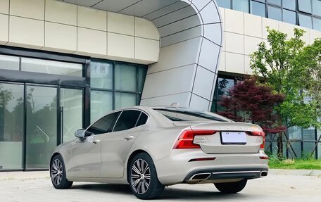 Volvo S60 III, 2022 год, 2 600 000 рублей, 4 фотография
