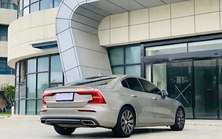 Volvo S60 III, 2022 год, 2 600 000 рублей, 2 фотография