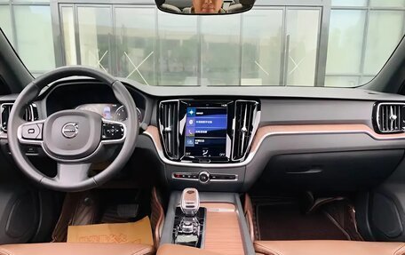 Volvo S60 III, 2022 год, 2 600 000 рублей, 6 фотография