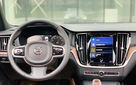 Volvo S60 III, 2022 год, 2 600 000 рублей, 7 фотография