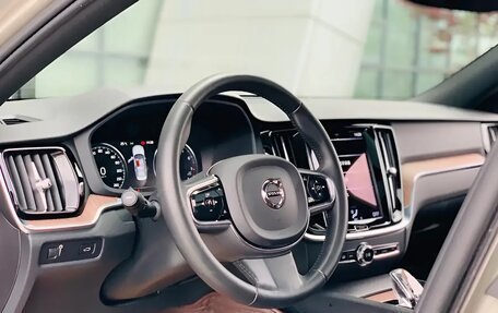 Volvo S60 III, 2022 год, 2 600 000 рублей, 10 фотография