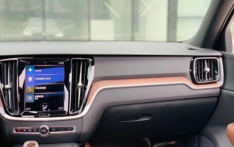 Volvo S60 III, 2022 год, 2 600 000 рублей, 9 фотография