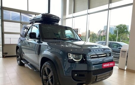 Land Rover Defender II, 2021 год, 8 000 000 рублей, 3 фотография