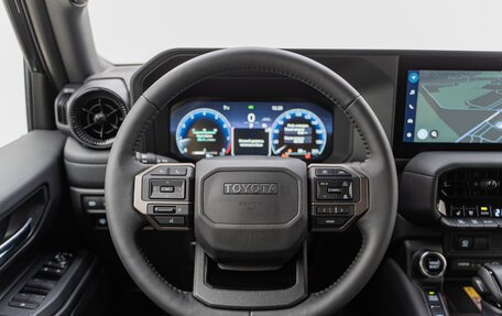 Toyota Land Cruiser Prado, 2024 год, 8 900 000 рублей, 13 фотография
