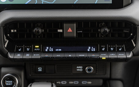 Toyota Land Cruiser Prado, 2024 год, 8 900 000 рублей, 29 фотография