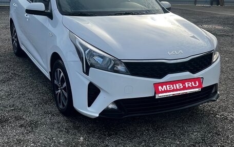KIA Rio IV, 2021 год, 1 050 000 рублей, 2 фотография