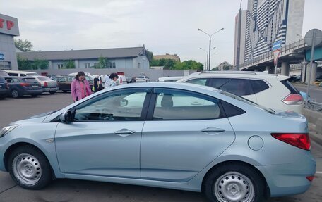 Hyundai Solaris II рестайлинг, 2011 год, 1 000 000 рублей, 4 фотография