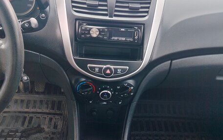 Hyundai Solaris II рестайлинг, 2011 год, 1 000 000 рублей, 6 фотография
