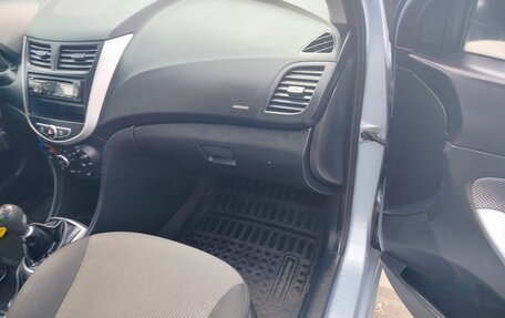Hyundai Solaris II рестайлинг, 2011 год, 1 000 000 рублей, 13 фотография