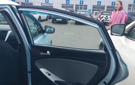 Hyundai Solaris II рестайлинг, 2011 год, 1 000 000 рублей, 17 фотография