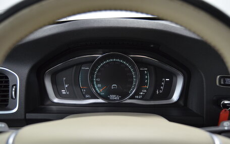 Volvo V60 Cross Country II, 2018 год, 2 300 000 рублей, 12 фотография