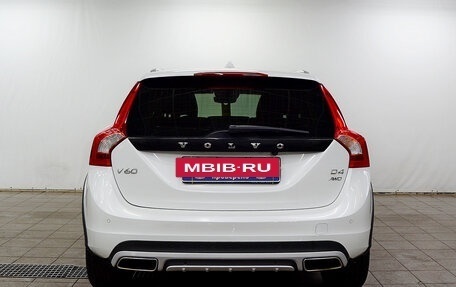 Volvo V60 Cross Country II, 2018 год, 2 300 000 рублей, 7 фотография