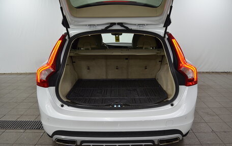 Volvo V60 Cross Country II, 2018 год, 2 300 000 рублей, 19 фотография
