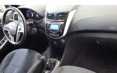Hyundai Solaris II рестайлинг, 2011 год, 600 000 рублей, 5 фотография