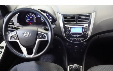 Hyundai Solaris II рестайлинг, 2011 год, 600 000 рублей, 9 фотография