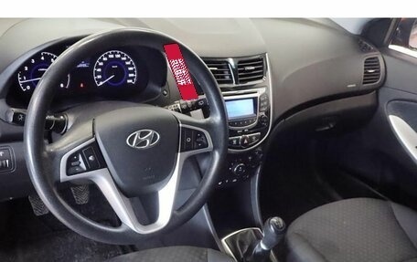 Hyundai Solaris II рестайлинг, 2011 год, 600 000 рублей, 6 фотография