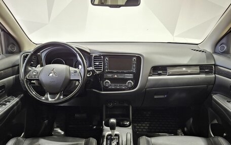 Mitsubishi Outlander III рестайлинг 3, 2015 год, 2 070 000 рублей, 9 фотография