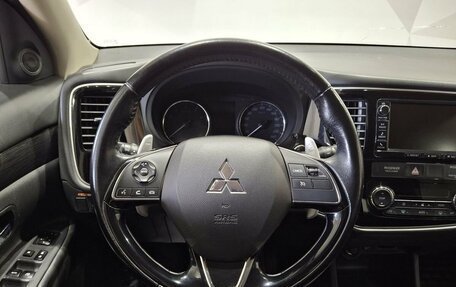 Mitsubishi Outlander III рестайлинг 3, 2015 год, 2 070 000 рублей, 10 фотография