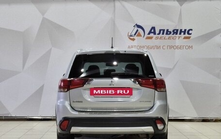 Mitsubishi Outlander III рестайлинг 3, 2015 год, 2 070 000 рублей, 4 фотография