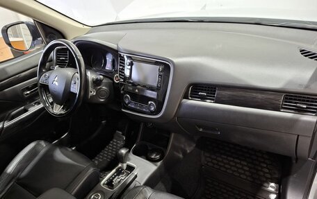 Mitsubishi Outlander III рестайлинг 3, 2015 год, 2 070 000 рублей, 12 фотография