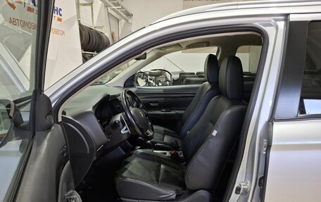 Mitsubishi Outlander III рестайлинг 3, 2015 год, 2 070 000 рублей, 16 фотография