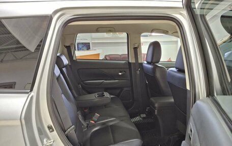 Mitsubishi Outlander III рестайлинг 3, 2015 год, 2 070 000 рублей, 17 фотография